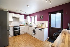Kitchen/Breakfast- click for photo gallery